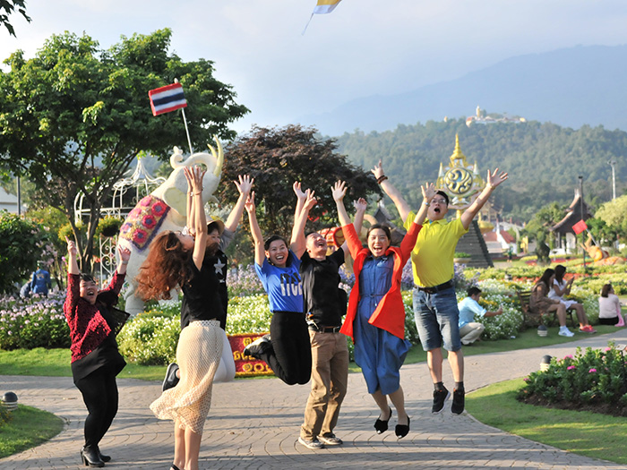 Utforska Thailands underverk: Vårt teams äventyr i pålitliga utomhusskor